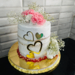 Decorate a wedding cake