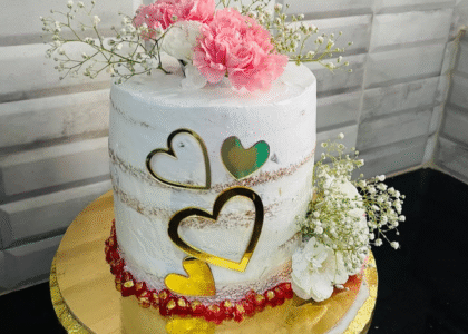 Decorate a wedding cake