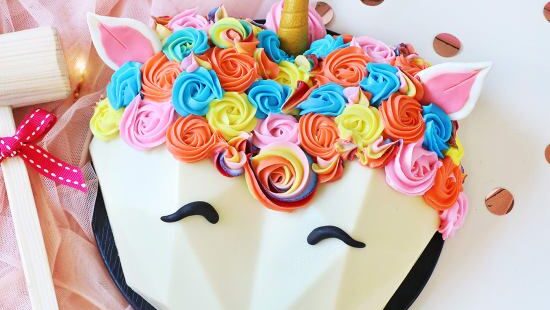 What on Earth is a Pinata Cake? And Why Is Everyone Suddenly Obsessed With It?