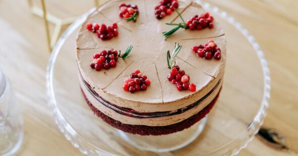 How to Make Vegan Cake Frosting (That Tastes Like Heaven, Not “Healthy” 😎)