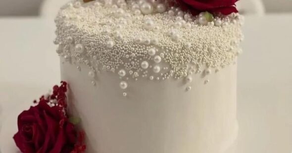 What to Write on an Engagement Cake — 60+ Quotes, Messages & Writing Ideas