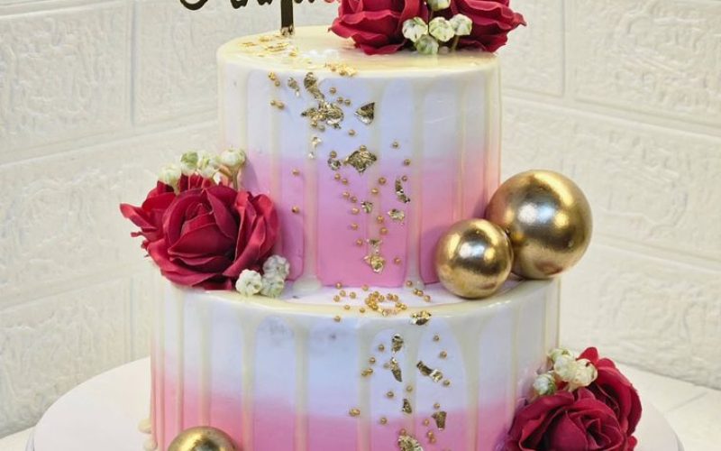 Minimalist "25" Numeral anniversary Cake