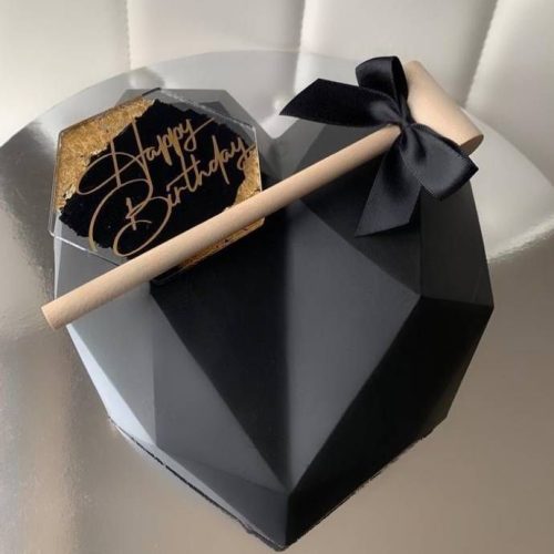 pinata cake black