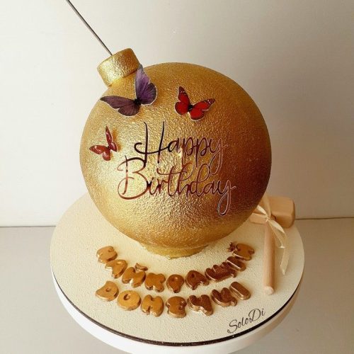 pinata cake golden